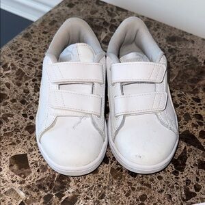 Size 11 toddler white Puma Velcro shoes.